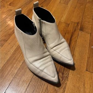 Everlane Women's Off White Pebbled Leather Pointed Ankle Boots